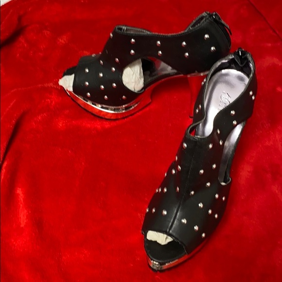 Heels - Picture 2 of 5